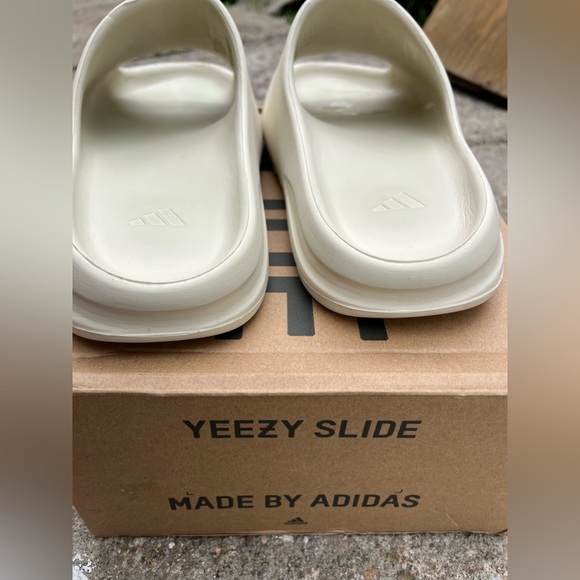 Yeezy Slides, dessert sand with box main image 4